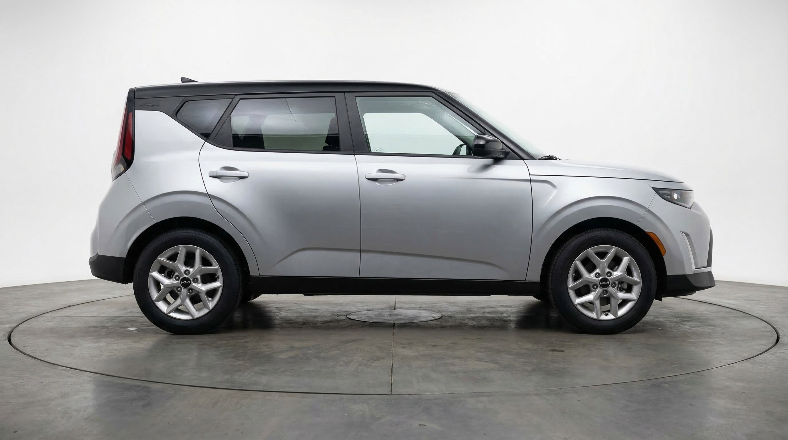 Used 2025 Kia Soul LX w/ LX Technology Package FWD image 11