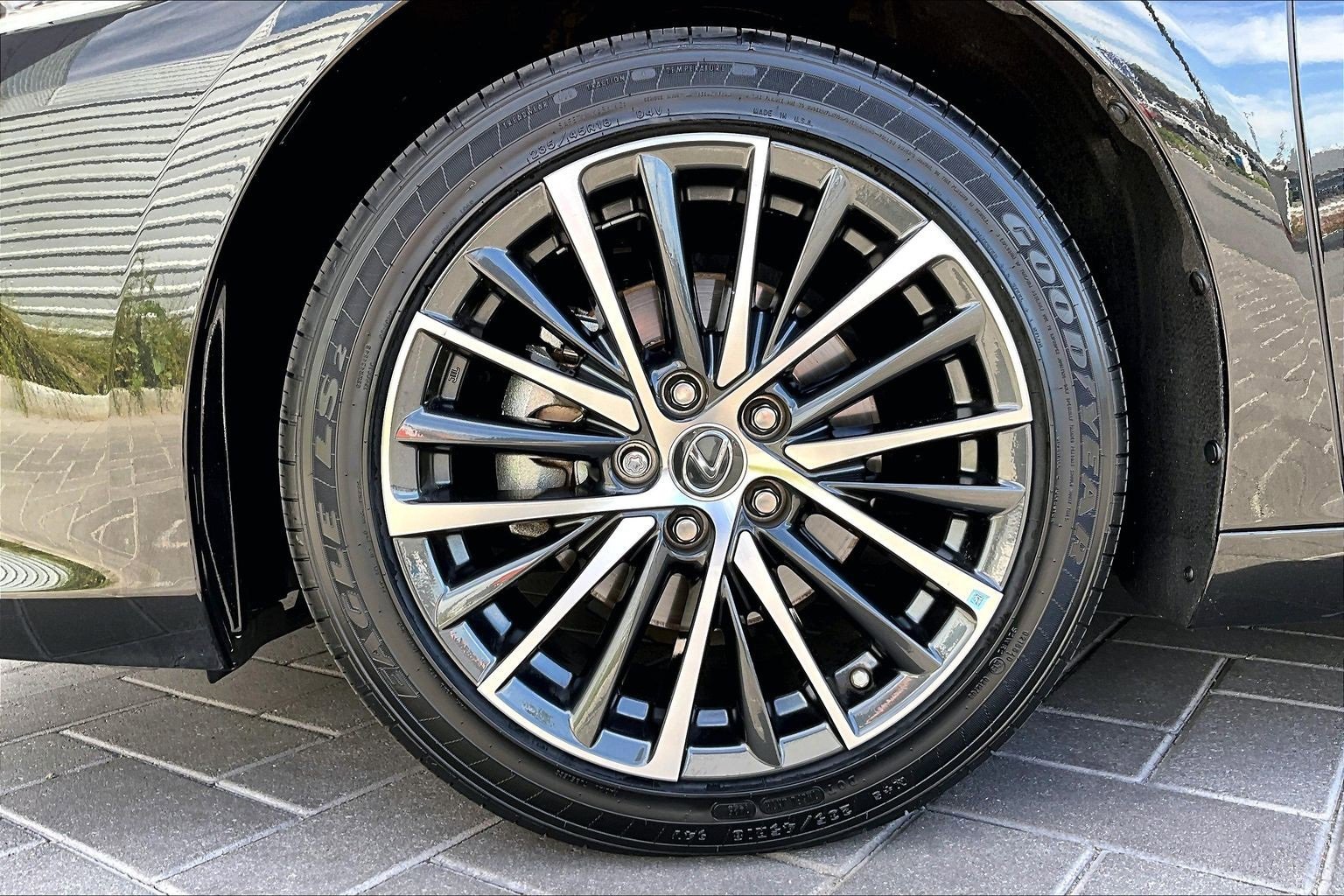 Used 2024 Lexus ES 350 w/ Premium Package image 9