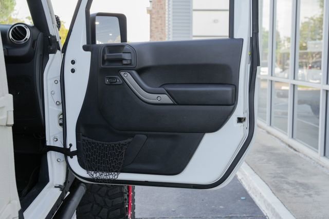 Used 2016 Jeep Wrangler Unlimited Rubicon w/ Connectivity Group image 31