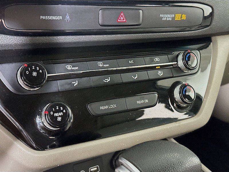 Used 2019 Kia Sedona L image 16