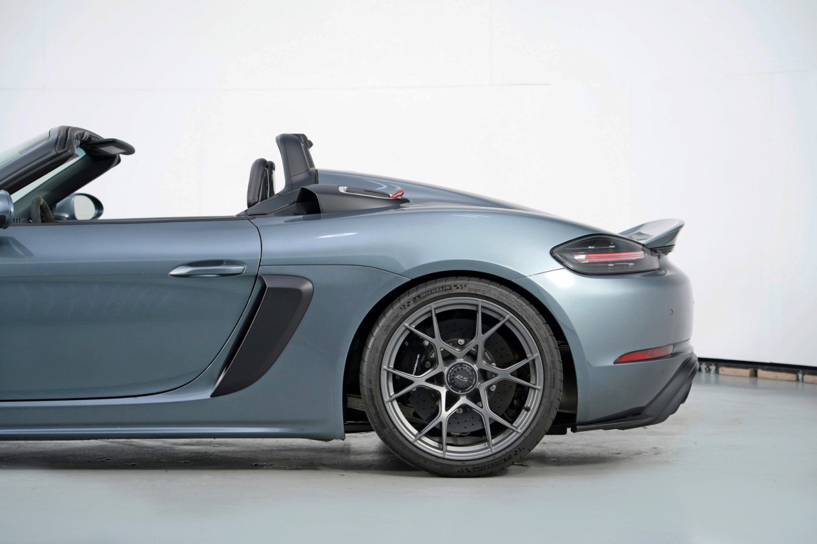 Used 2024 Porsche 718 Boxster Spyder RS w/ Light Design Package RWD image 67