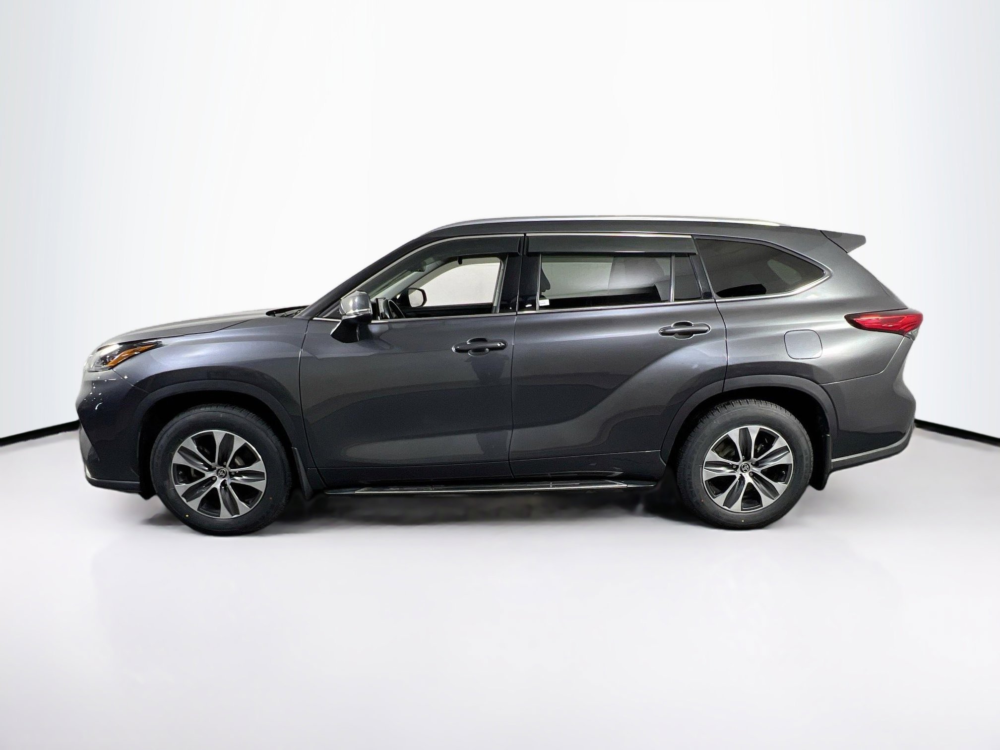 Used 2020 Toyota Highlander XLE image 8