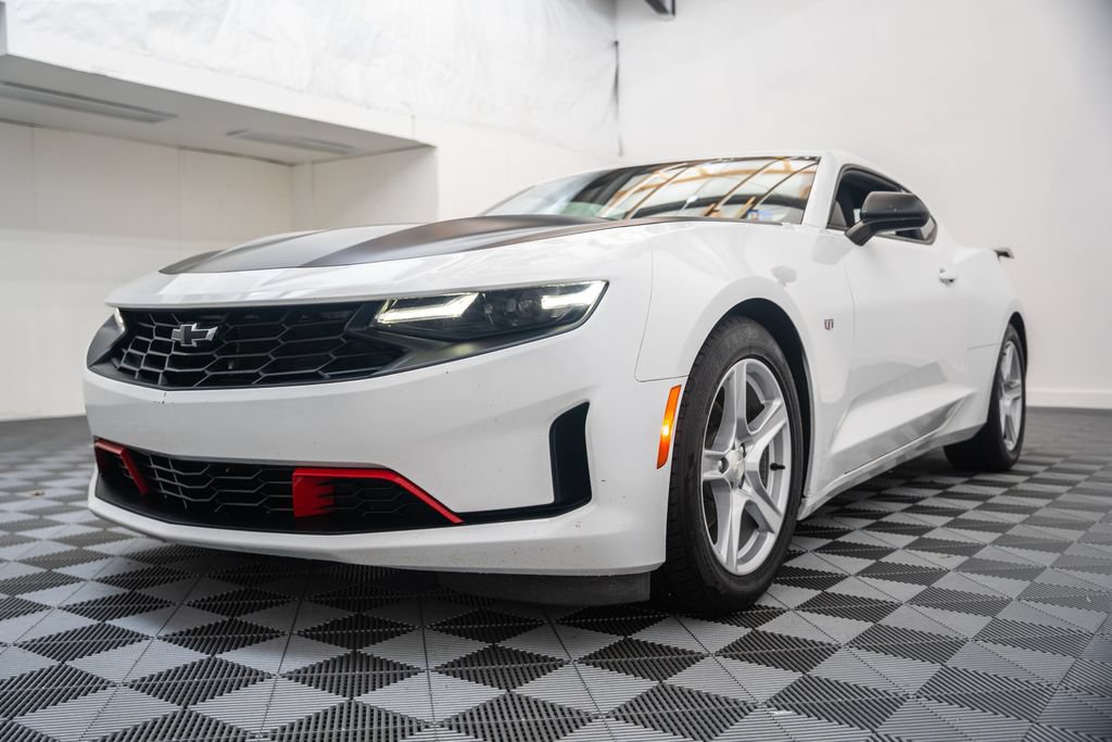 Used 2023 Chevrolet Camaro LT RWD image 3