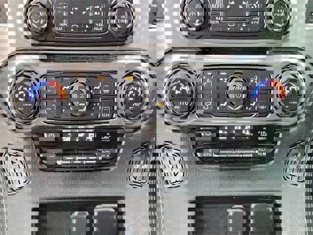 Used 2016 Chevrolet Suburban LT image 21