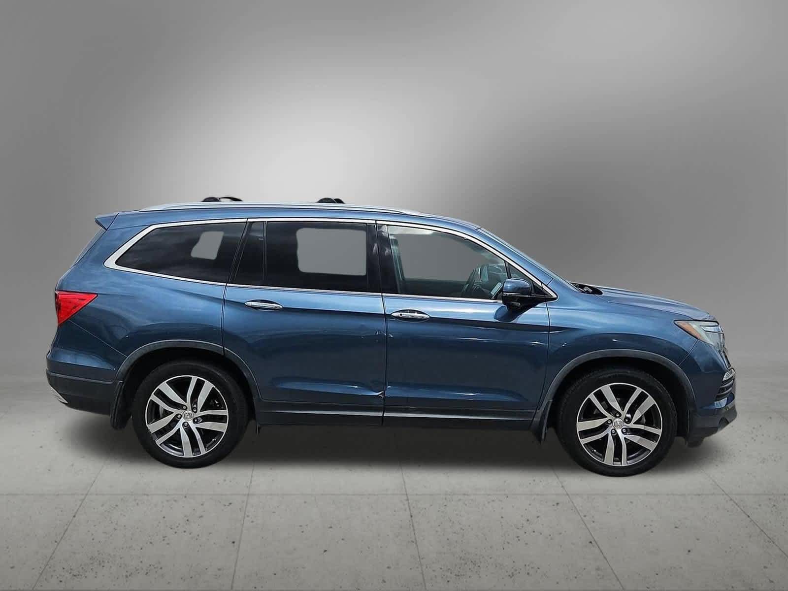 Used 2017 Honda Pilot Touring image 7