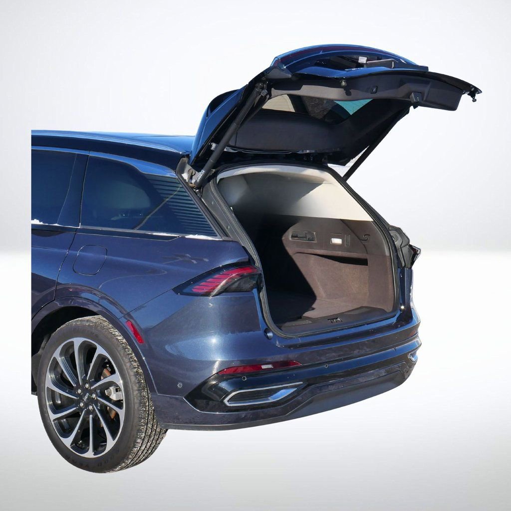 Used 2024 Lincoln Nautilus Black Label image 12