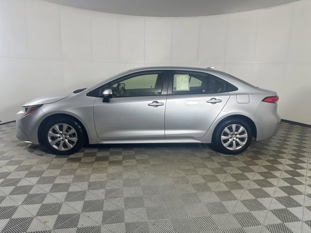 Used 2023 Toyota Corolla LE FWD image 4