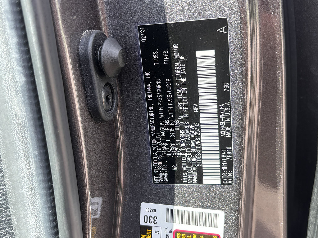 Used 2024 Toyota Sienna Platinum AWD/4WD image 17