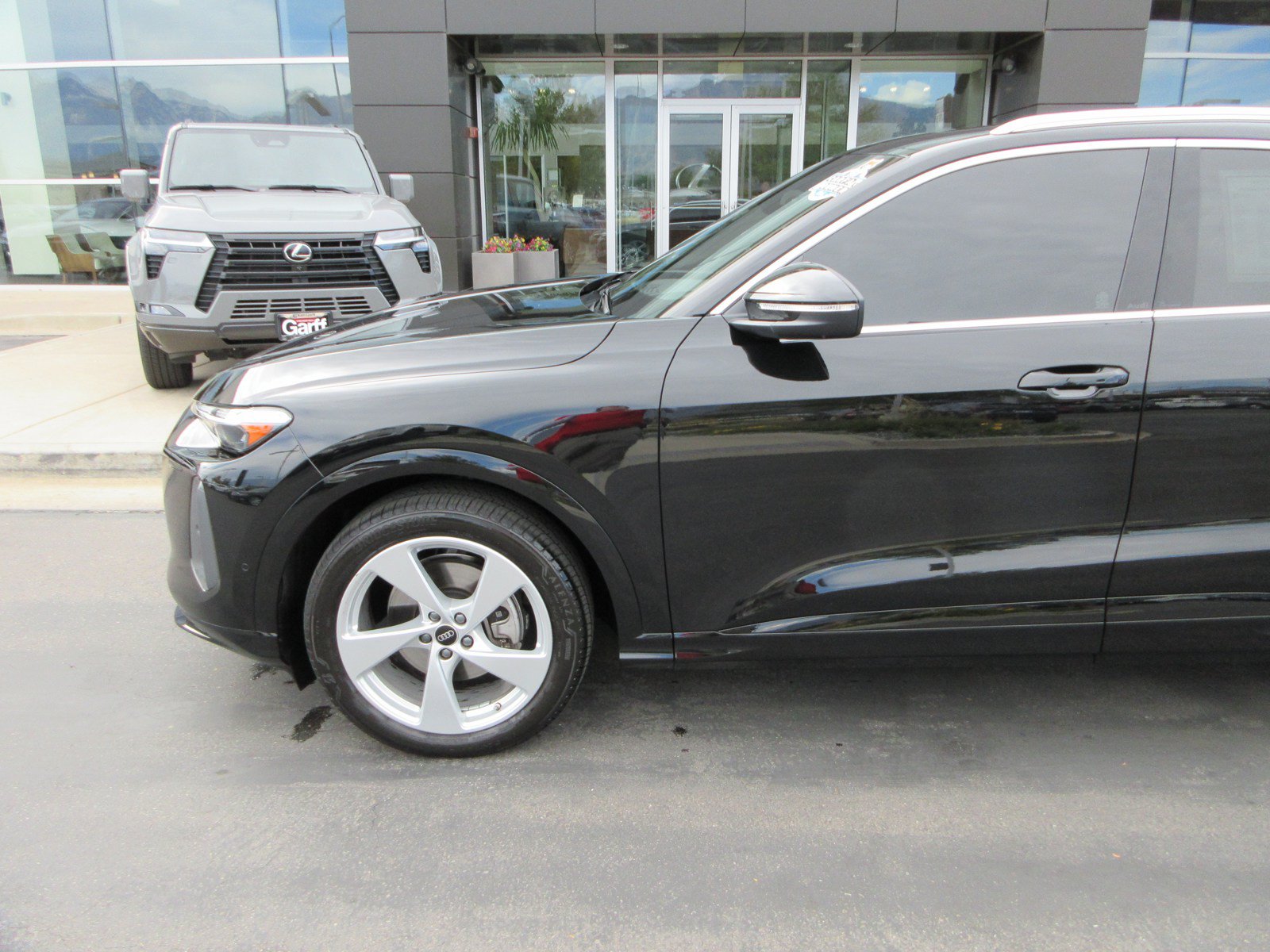 Used 2025 Audi Q5 Prestige AWD/4WD image 2