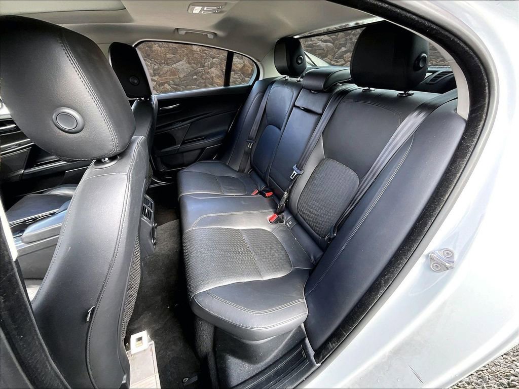 Used 2017 Jaguar XE First Edition image 23