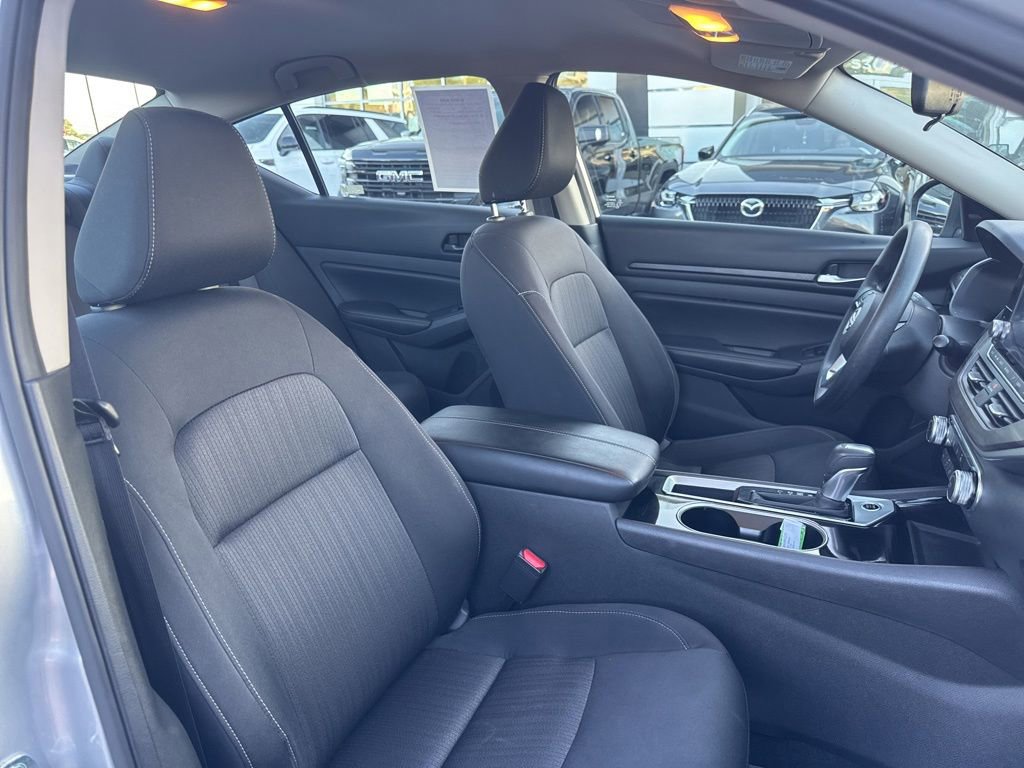 Used 2024 Nissan Altima 2.5 SV FWD image 14