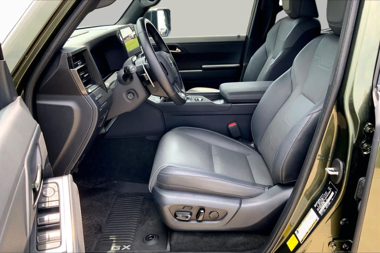 Used 2024 Lexus GX 550 w/ Accessory Package (2T) AWD/4WD image 8