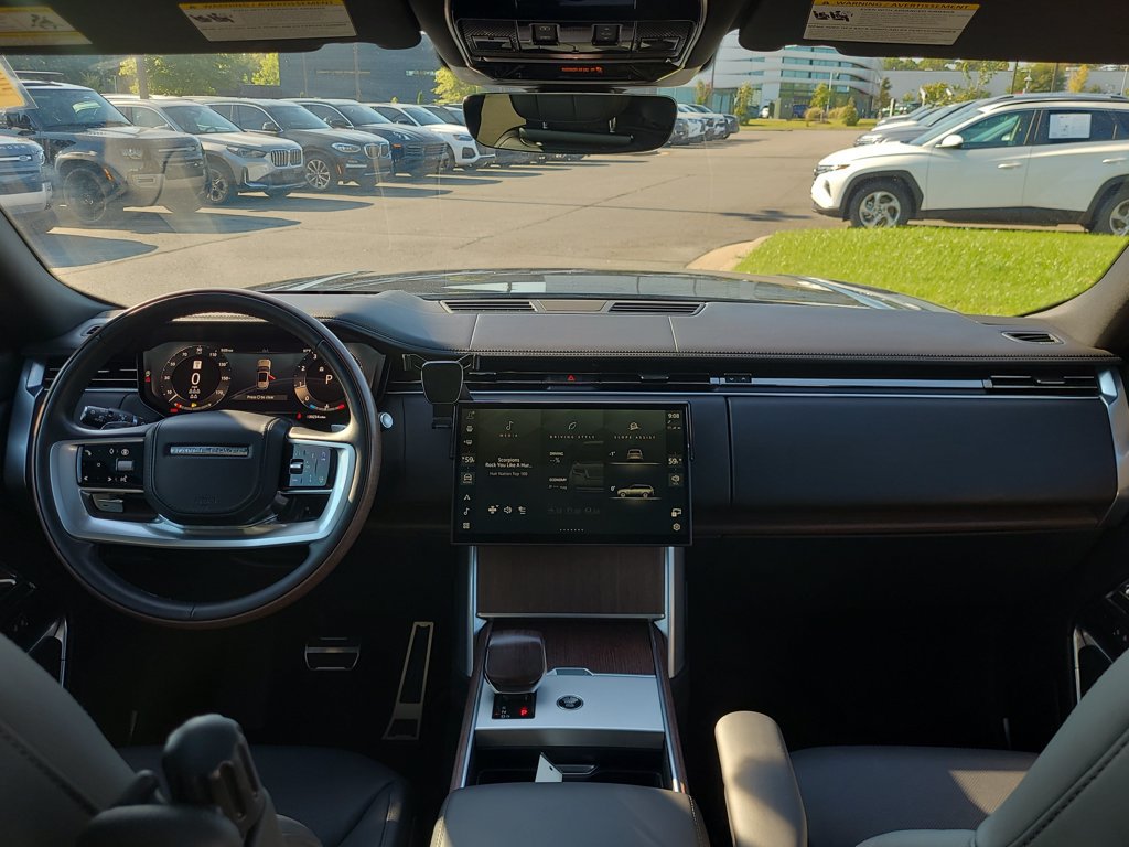 Used 2025 Land Rover Range Rover Long Wheelbase SE AWD/4WD image 19