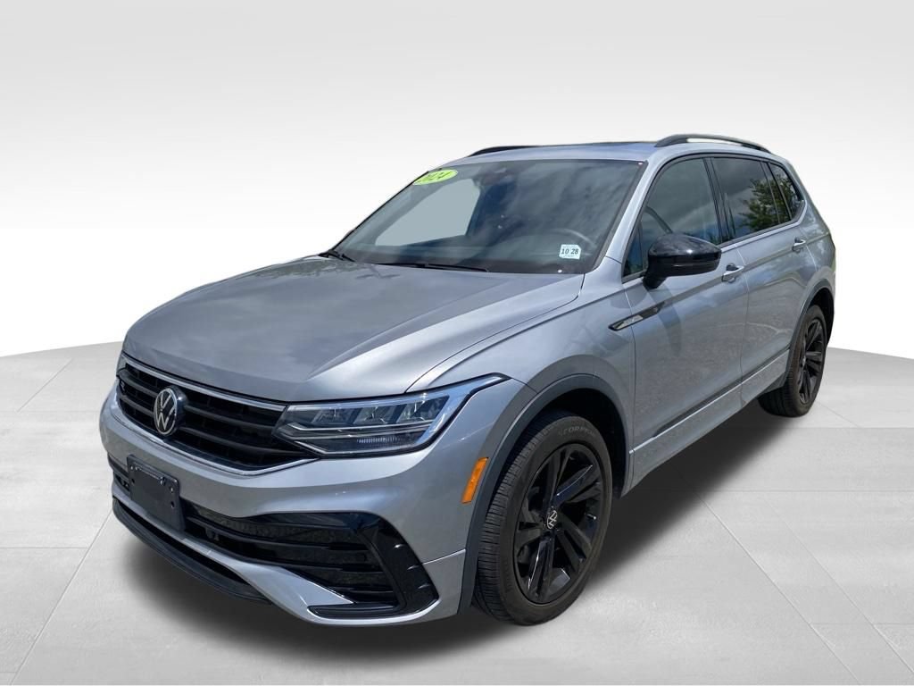 Used 2024 Volkswagen Tiguan SE R-Line AWD/4WD image 3
