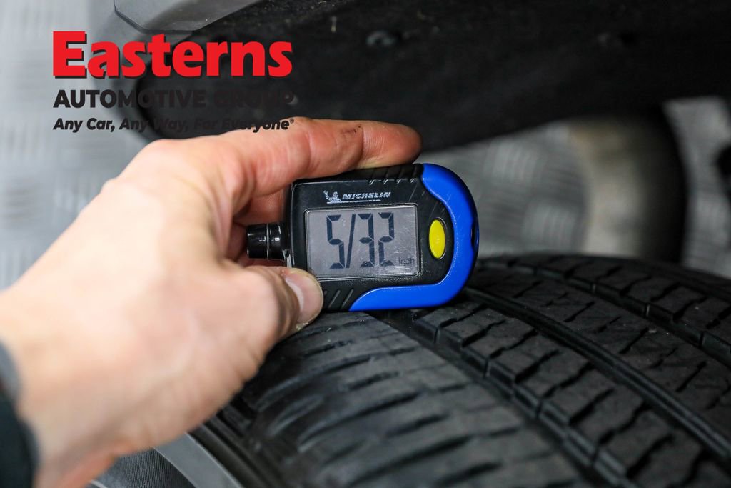 Used 2023 Jeep Grand Cherokee L Laredo image 32