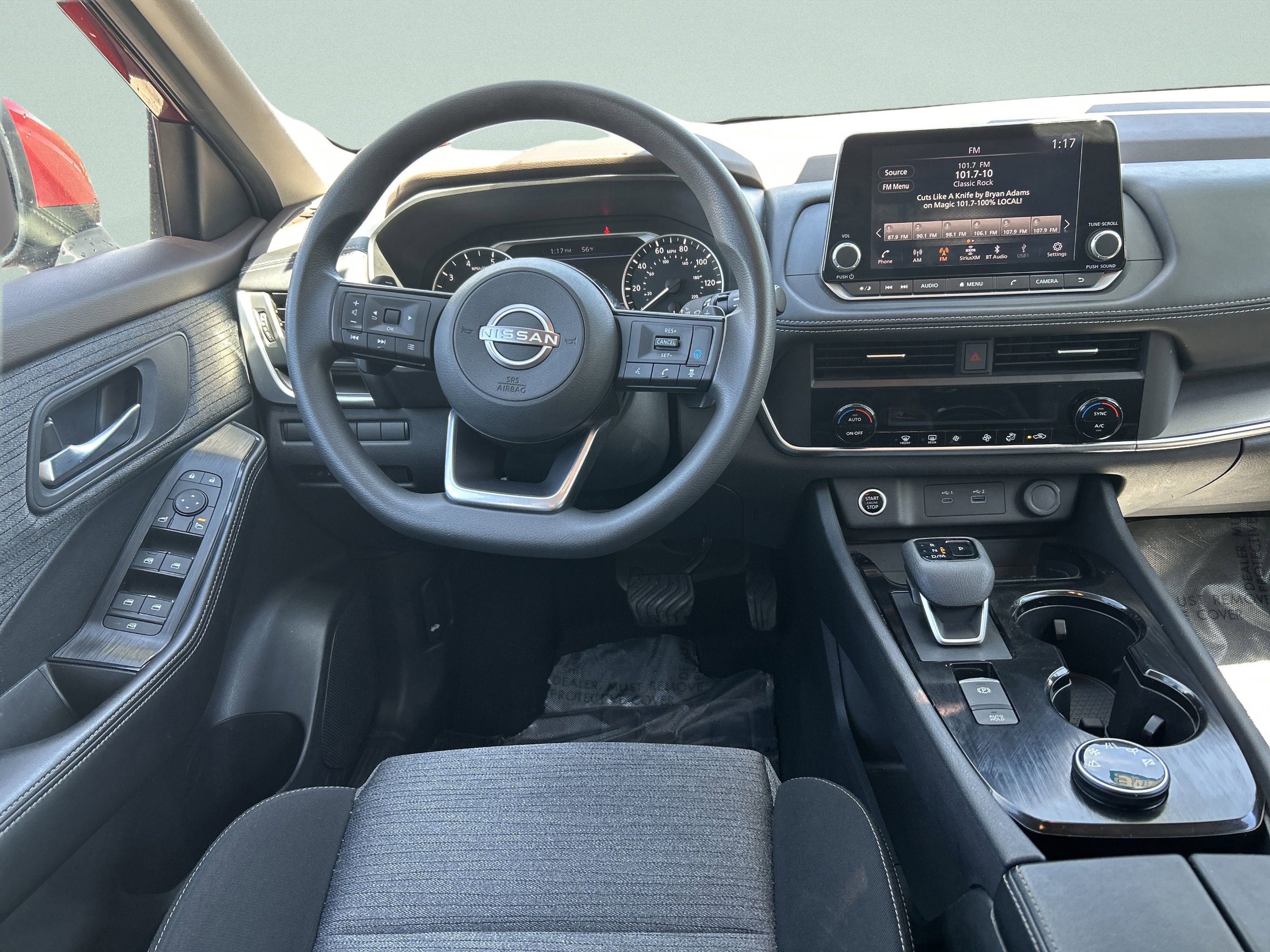 Used 2023 Nissan Rogue SV image 22