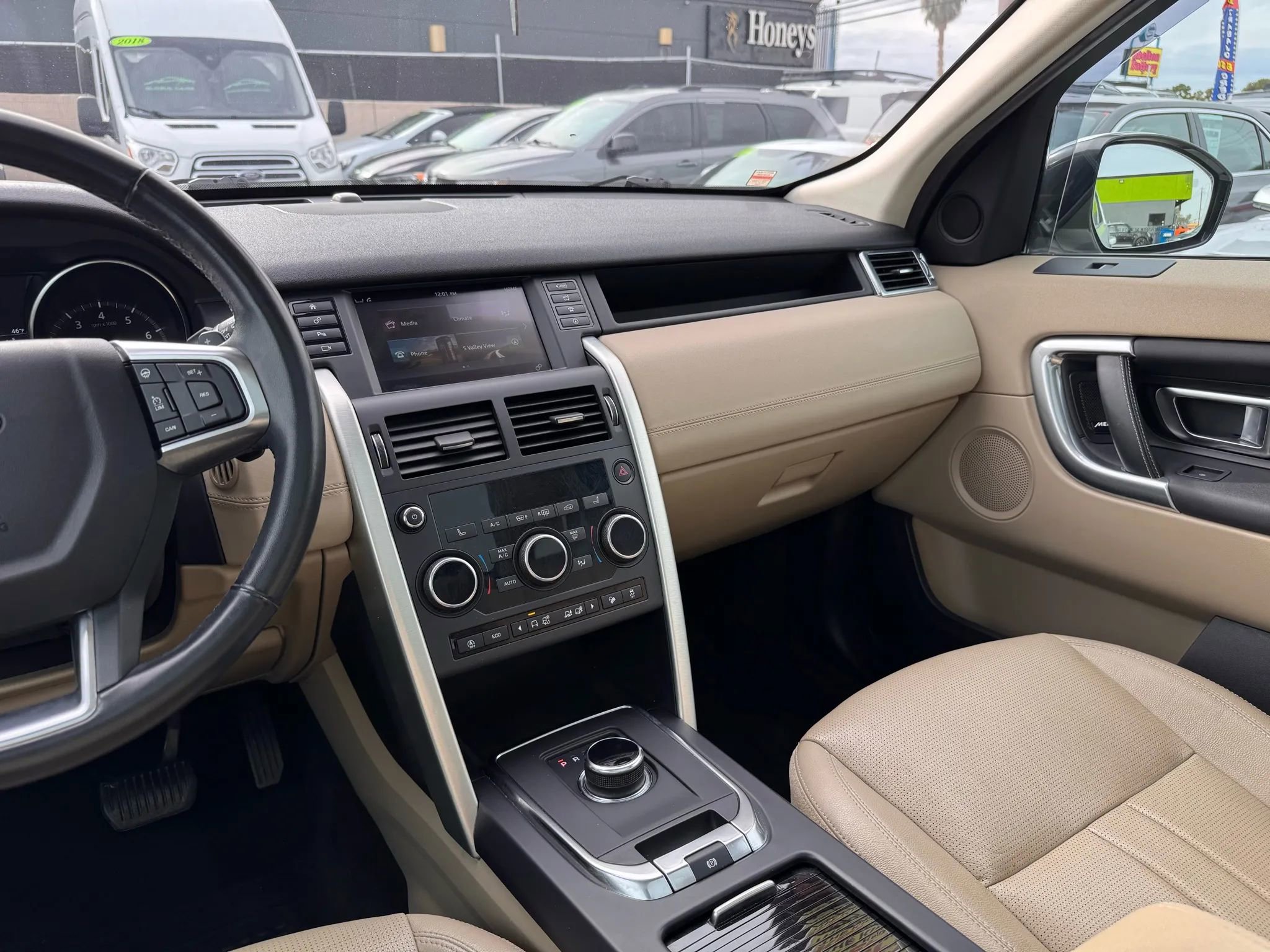 Used 2019 Land Rover Discovery Sport HSE image 22