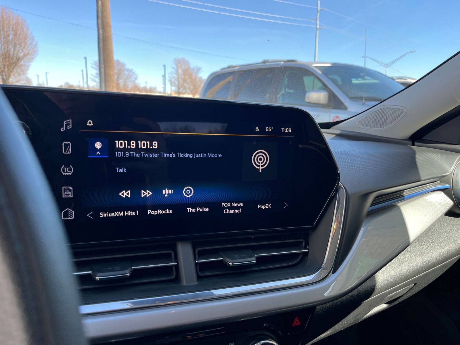 Used 2025 Chevrolet Trax LT image 20