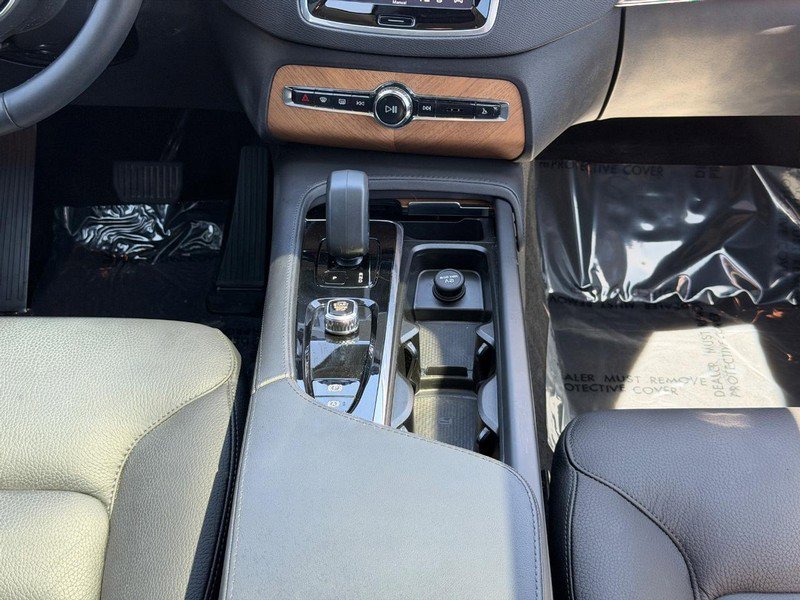 Used 2025 Volvo XC90 B6 Plus w/ Protection Package Premier AWD/4WD image 9