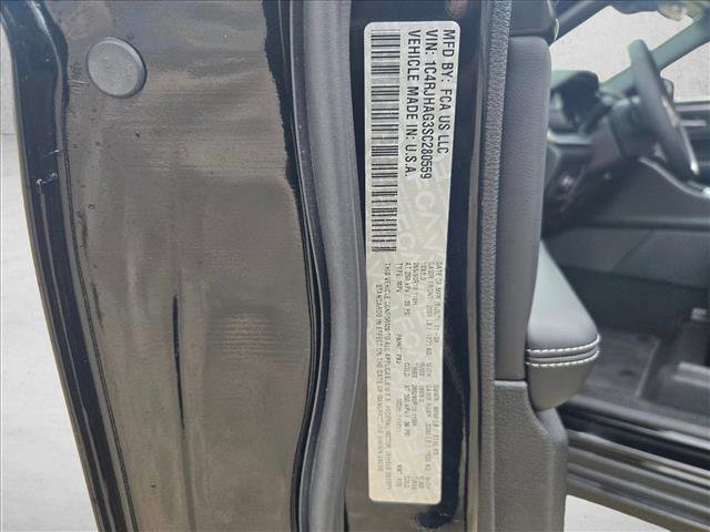 Used 2025 Jeep Grand Cherokee Altitude image 24