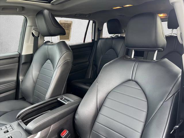 Certified 2025 Toyota Highlander XLE image 16