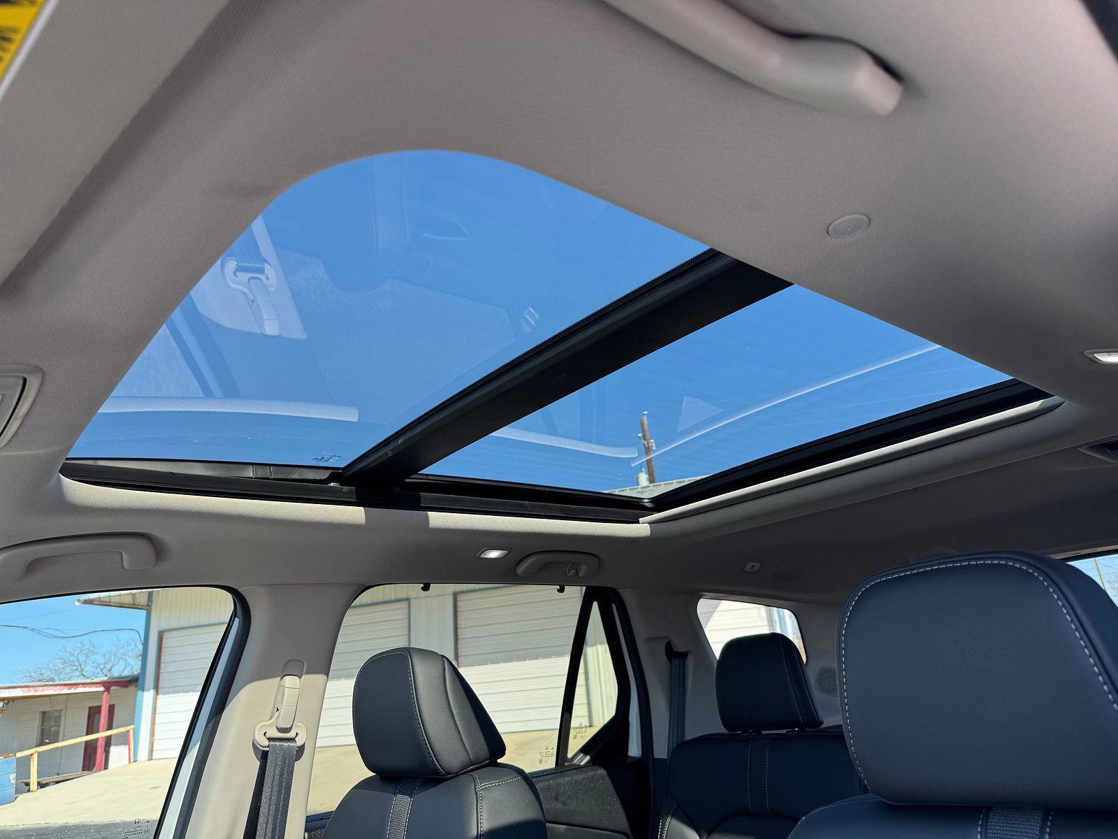 Used 2025 Honda Pilot Touring image 10