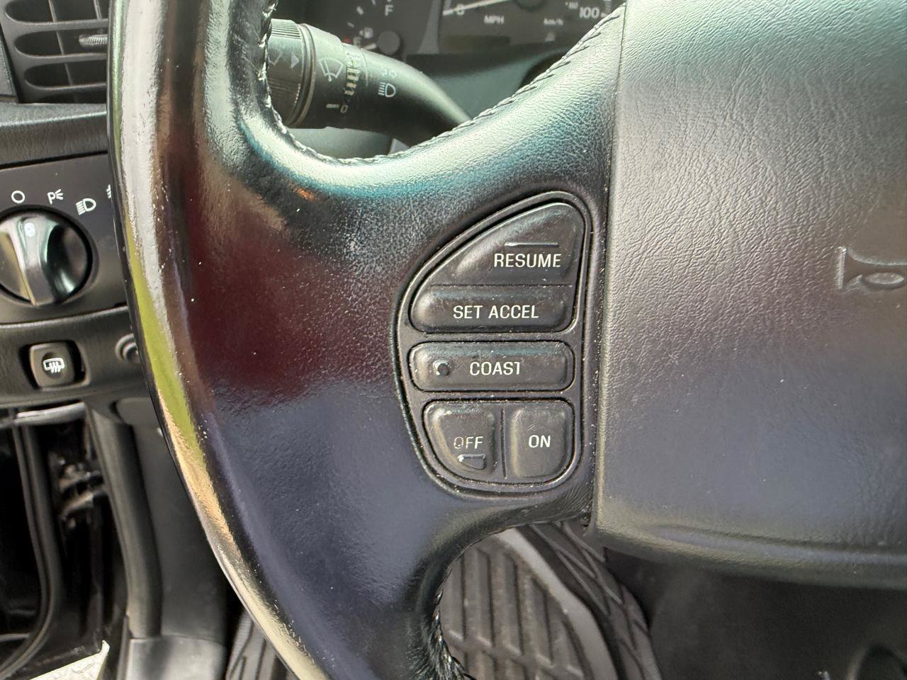Used 2002 Lincoln Blackwood RWD image 23