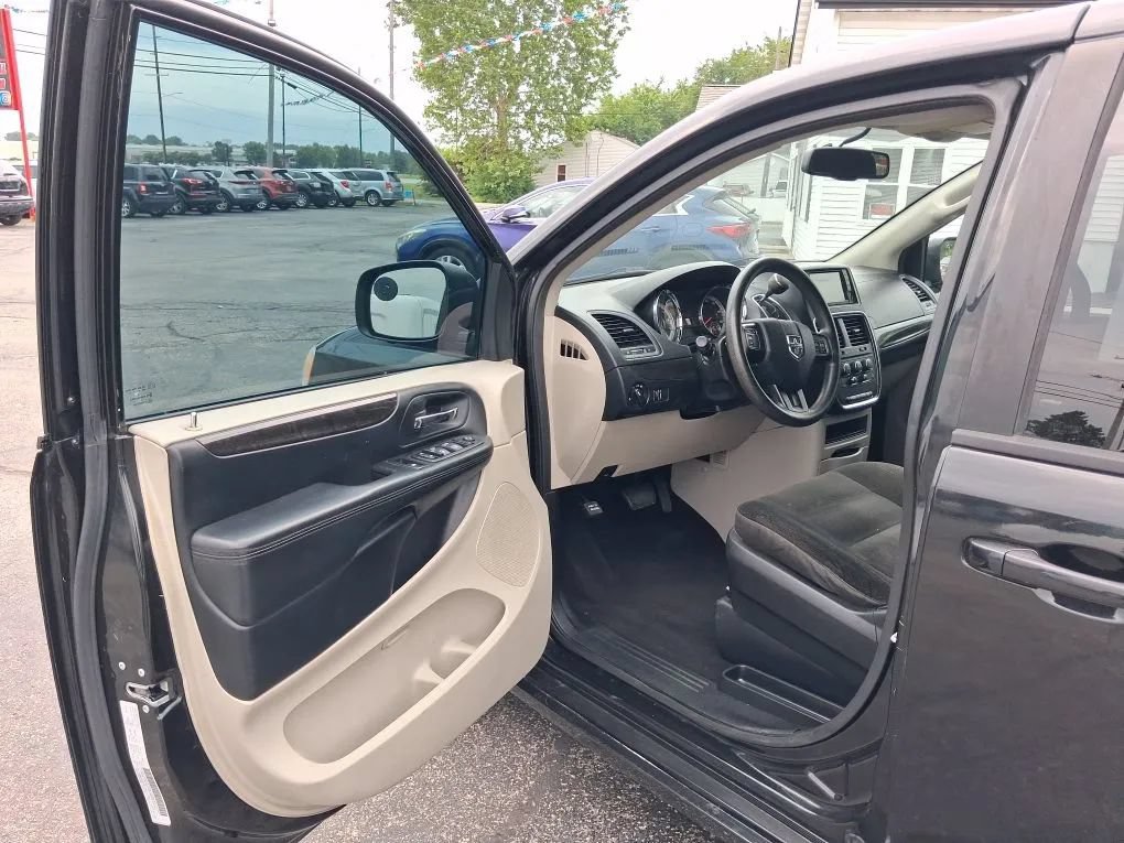 Used 2018 Dodge Grand Caravan SE w/ UConnect Hands-Free Group FWD image 10