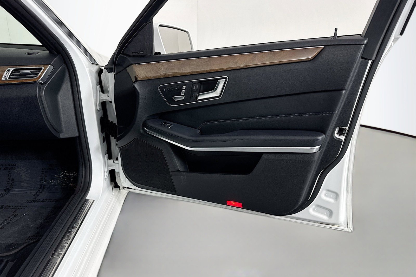 Used 2016 Mercedes-Benz E 350 Sedan image 23