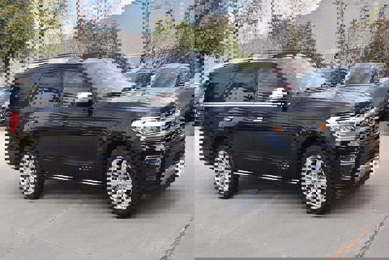 Used 2023 Ford Expedition Platinum image 5