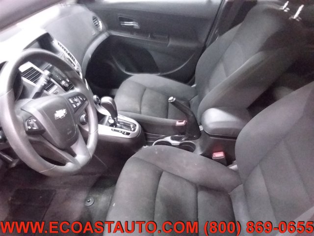 Used 2016 Chevrolet Cruze LT w/ Technology Package FWD image 10