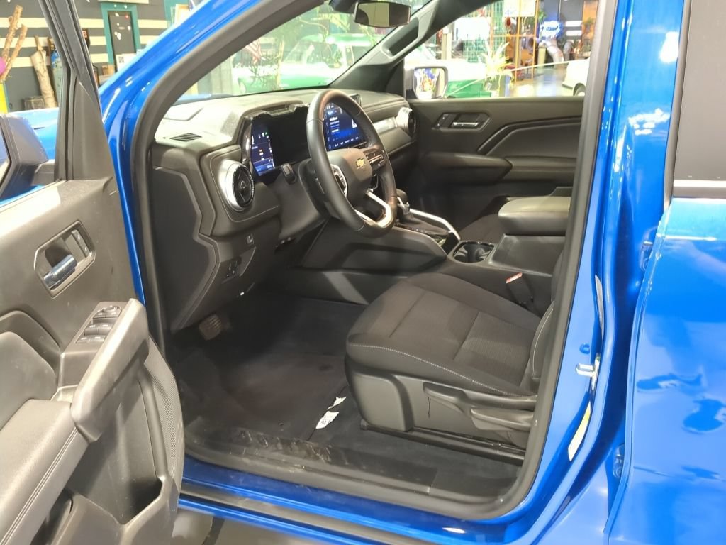 Used 2023 Chevrolet Colorado LT w/ LT Convenience Package AWD/4WD image 16
