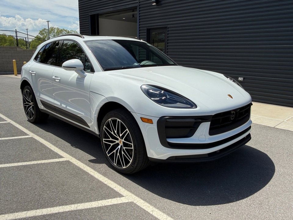 Certified 2026 Porsche Macan Turbo AWD/4WD image 9