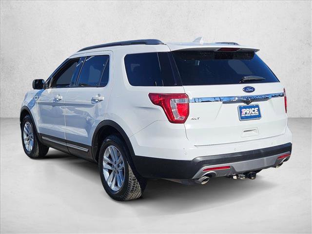 Used 2017 Ford Explorer XLT image 7
