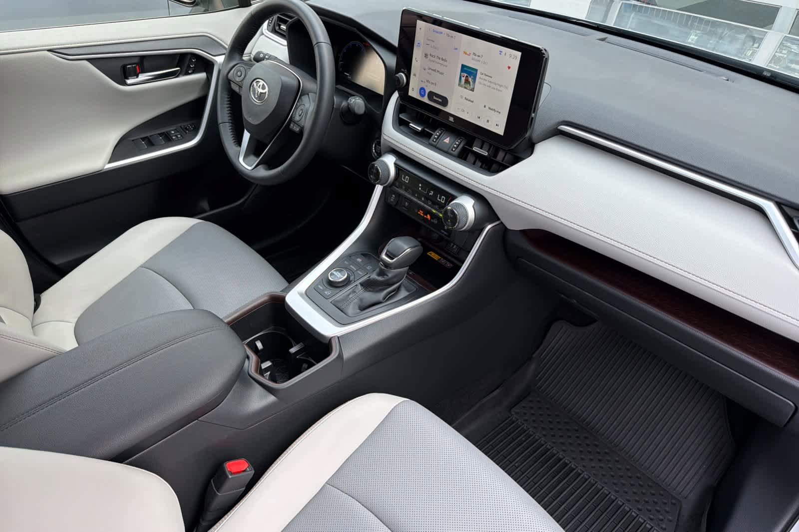 Used 2025 Toyota RAV4 Limited w/ Advanced Technology Package AWD/4WD image 18
