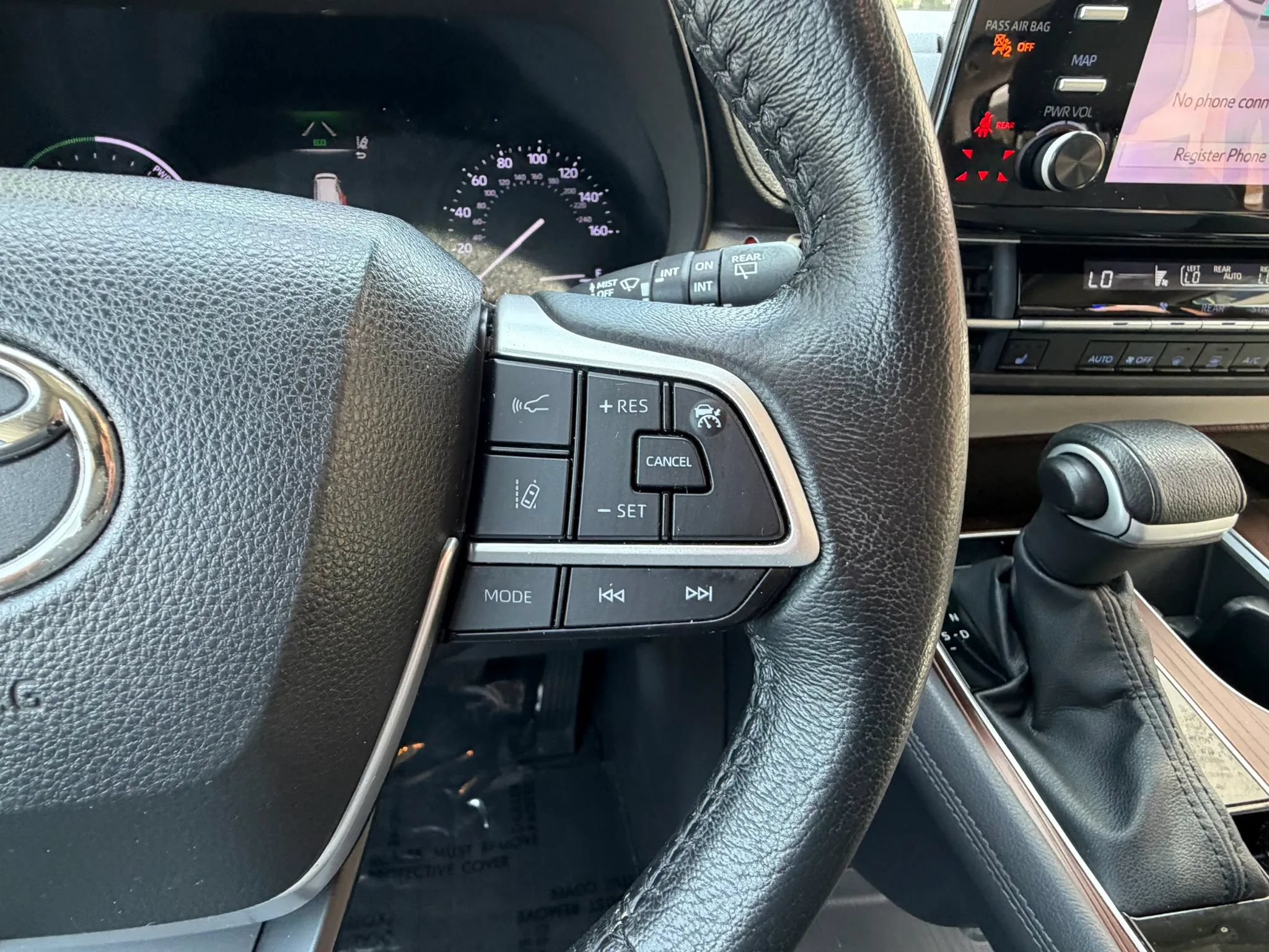 Used 2023 Toyota Sienna XLE FWD image 32