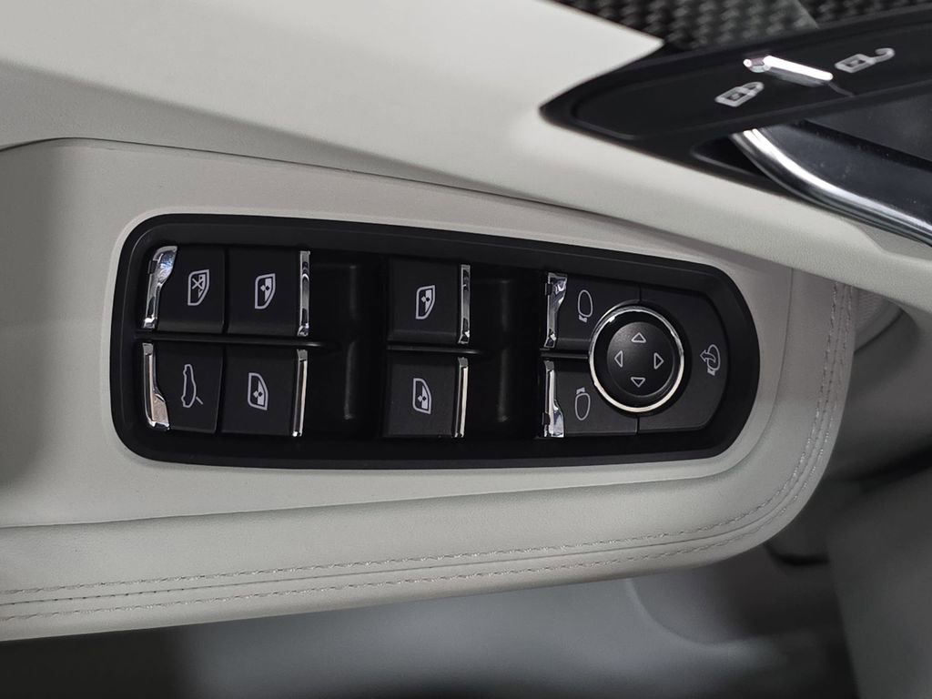 Certified 2026 Porsche Macan GTS image 21