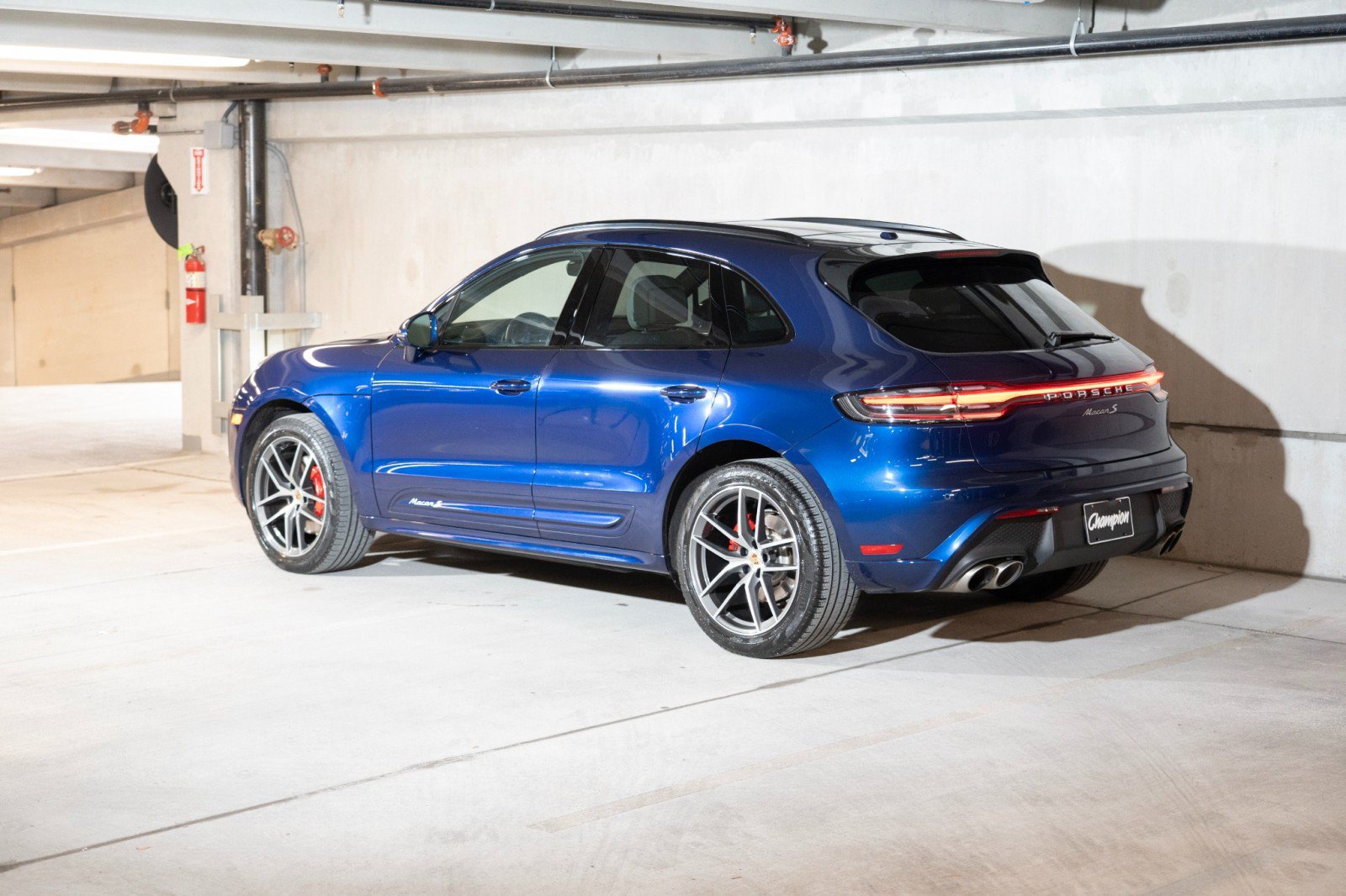 Certified 2023 Porsche Macan S AWD/4WD image 3