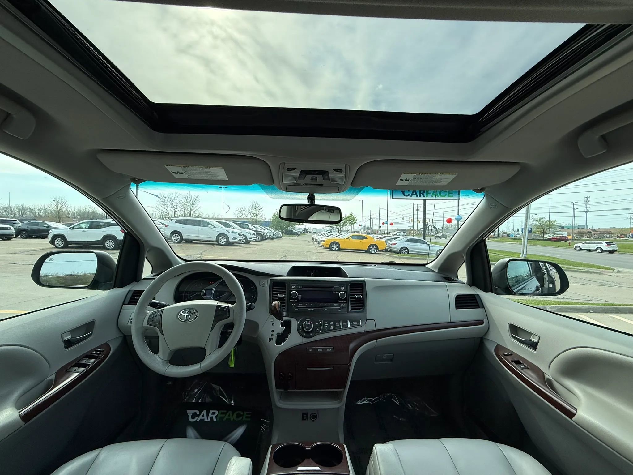 Used 2012 Toyota Sienna XLE FWD image 28