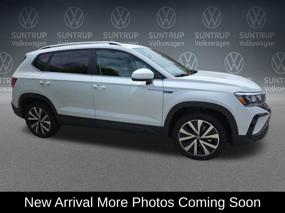 Used 2024 Volkswagen Taos SE FWD image 2