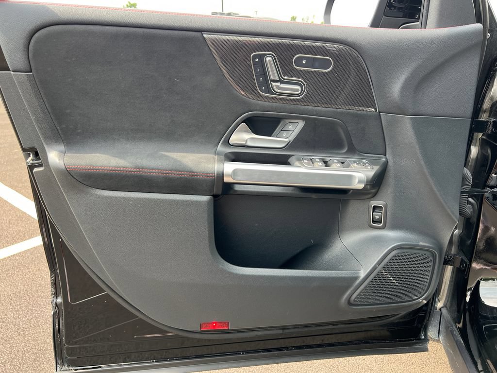 Used 2024 Mercedes-Benz GLB 250 4MATIC image 11