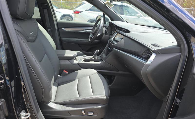 Used 2024 Cadillac XT6 Luxury w/ LPO, Floor Liner Package AWD/4WD image 7