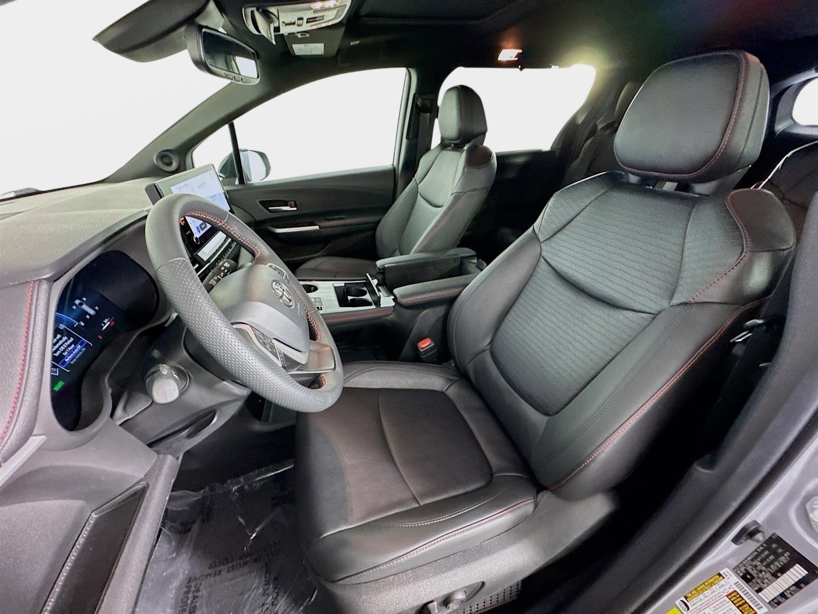 Used 2025 Toyota Sienna XSE w/ XSE Plus Package image 12