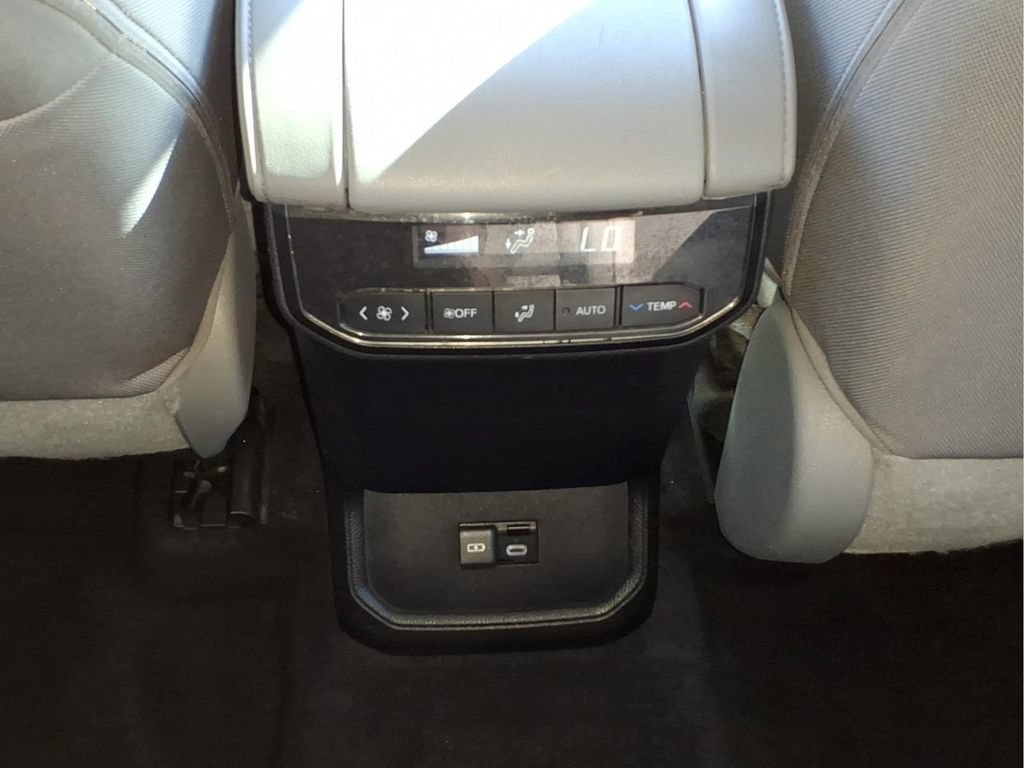 Used 2023 Toyota Highlander LE FWD image 23