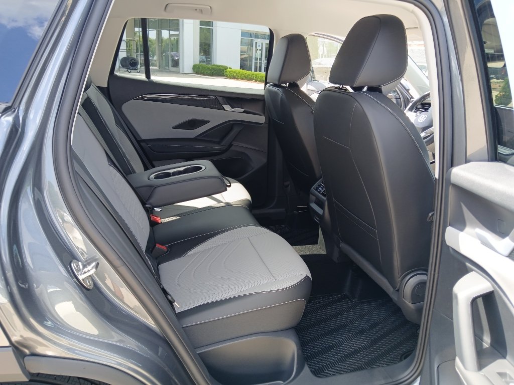 New 2026 Volkswagen Tiguan SE FWD image 28