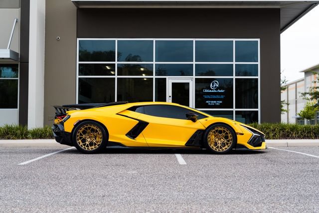 Used 2025 Lamborghini Revuelto AWD/4WD image 2