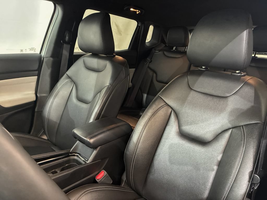 Used 2025 Jeep Compass Limited AWD/4WD image 13