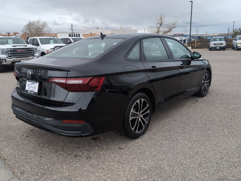 Used 2024 Volkswagen Jetta Sport FWD image 2