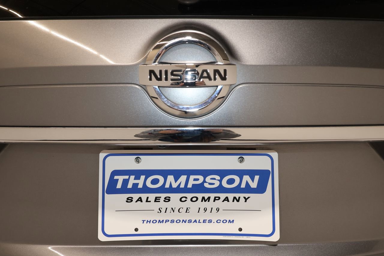 Used 2017 Nissan Rogue SV w/ SV Premium Package image 36