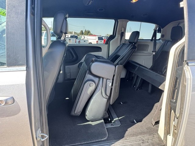 Used 2017 Dodge Grand Caravan SXT image 12